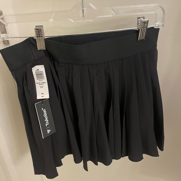 TNA Dresses & Skirts - Tna action tennis skirt